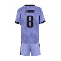 Real Madrid Toni Kroos #8 Fußballbekleidung Auswärtstrikot Kinder 2022-23 Kurzarm (+ kurze hosen)